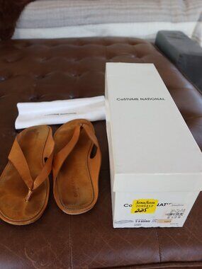 $300 Y2K Costume National Forma leather thong sandals camel/tan 6 1/2 B ITALY